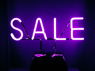 Advertise your sales by a free-standing shop window Neon Sign